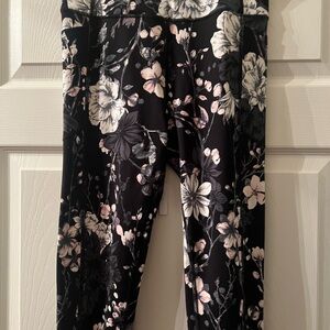 Victoria's Secret leggings in size 10